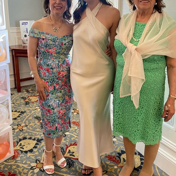 Pearl white bridal halter dress - Picture 3 of 4